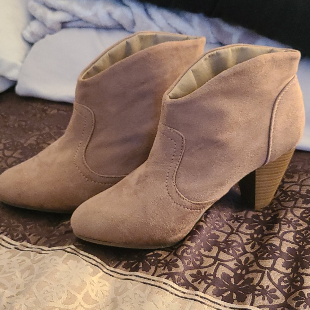 Size 7 suede booties
